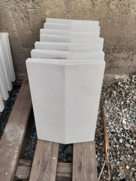 Capace intervale coame gard