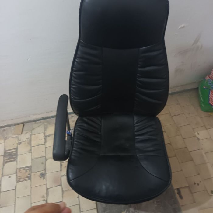 Kompyuter Stuli sotiladi srochniga arzon narhlarda