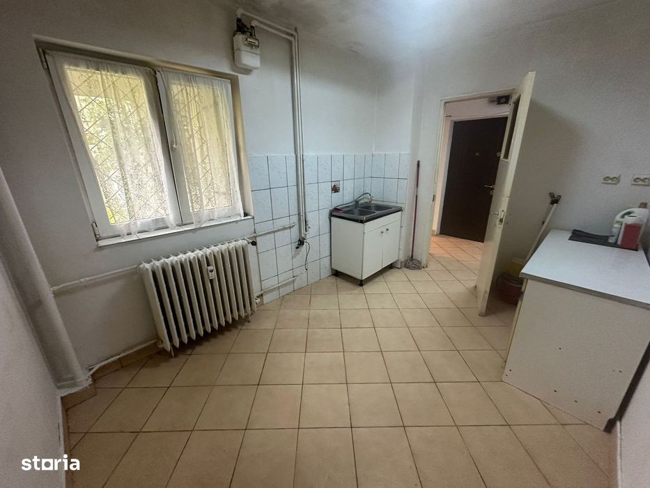 2 Camere Parter din 8 an 1982 Ideal Birou Firma Bloc Izolat Bucur Obor
