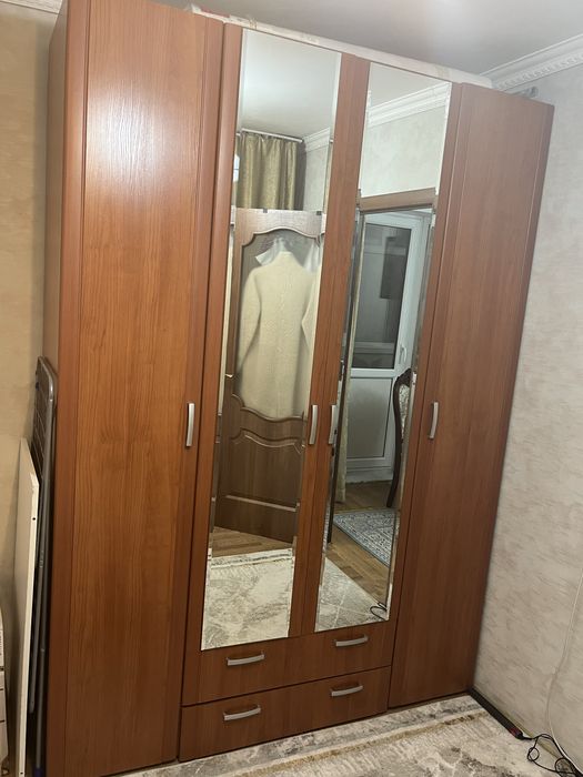 4х створчатый шкаф в отличном состоянии