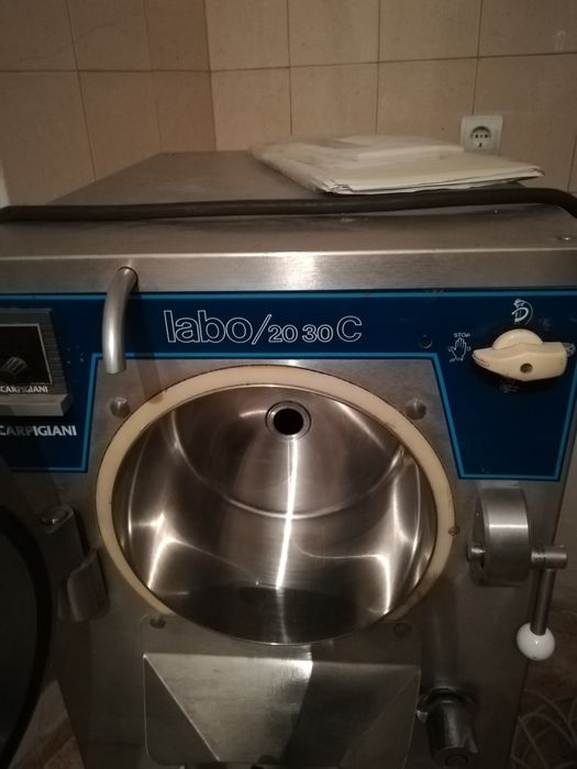 Продавам професионална машина за сладолед Carpigiani.