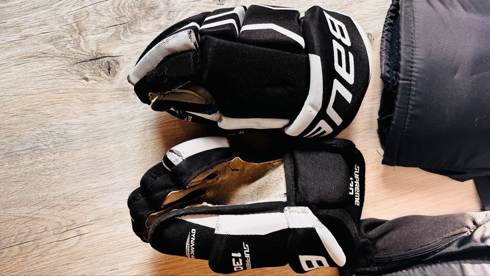 Vand costum complect  hockey folosit stare buna