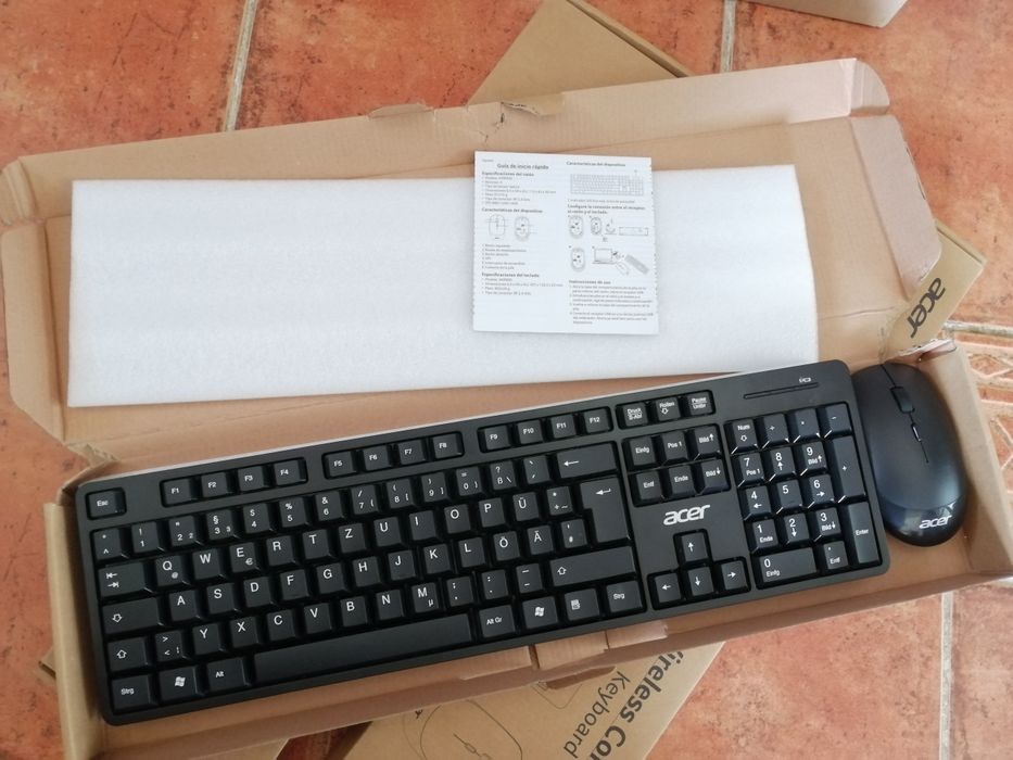 Tastatura Poloneza și mouse wireless Acer set Akr9000