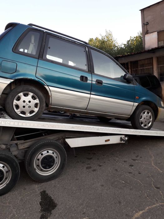 Продавам предни врати и др. части за автомобил Mitsubishi Space Runner