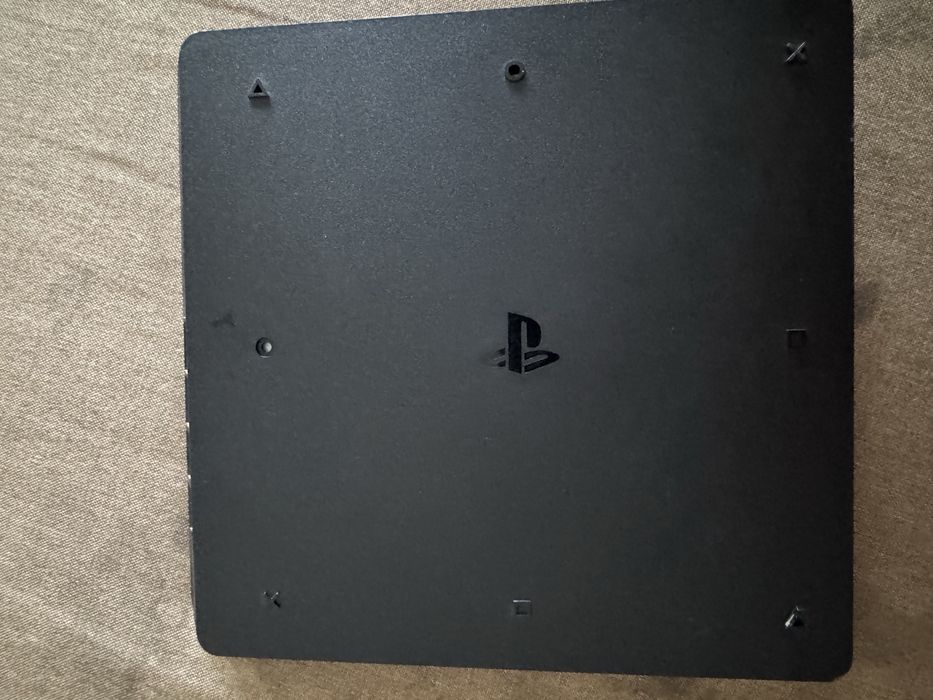 Vand playstation 4 slim 512gb + 2 conteollere + 9 jocuri