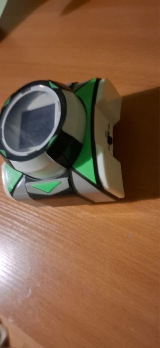 Часы Бен 10 с играми