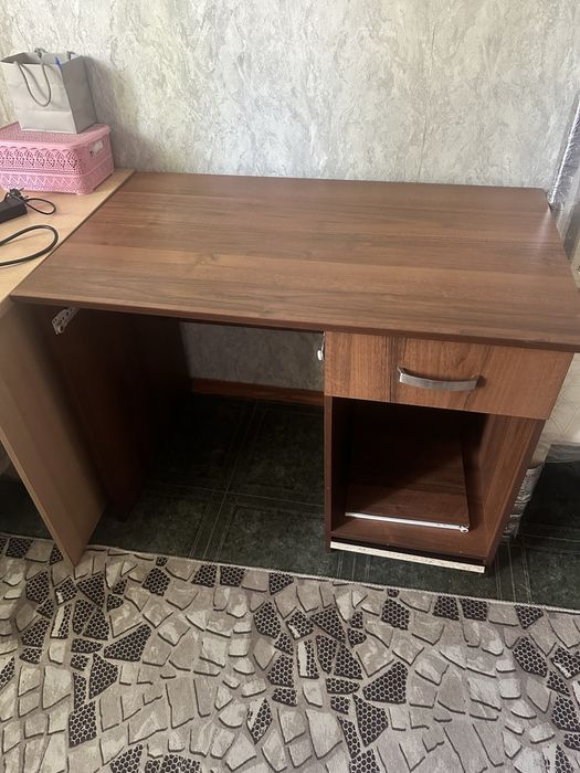 Продам компьютерный стол