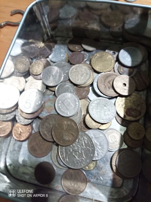 Продават се доста монети