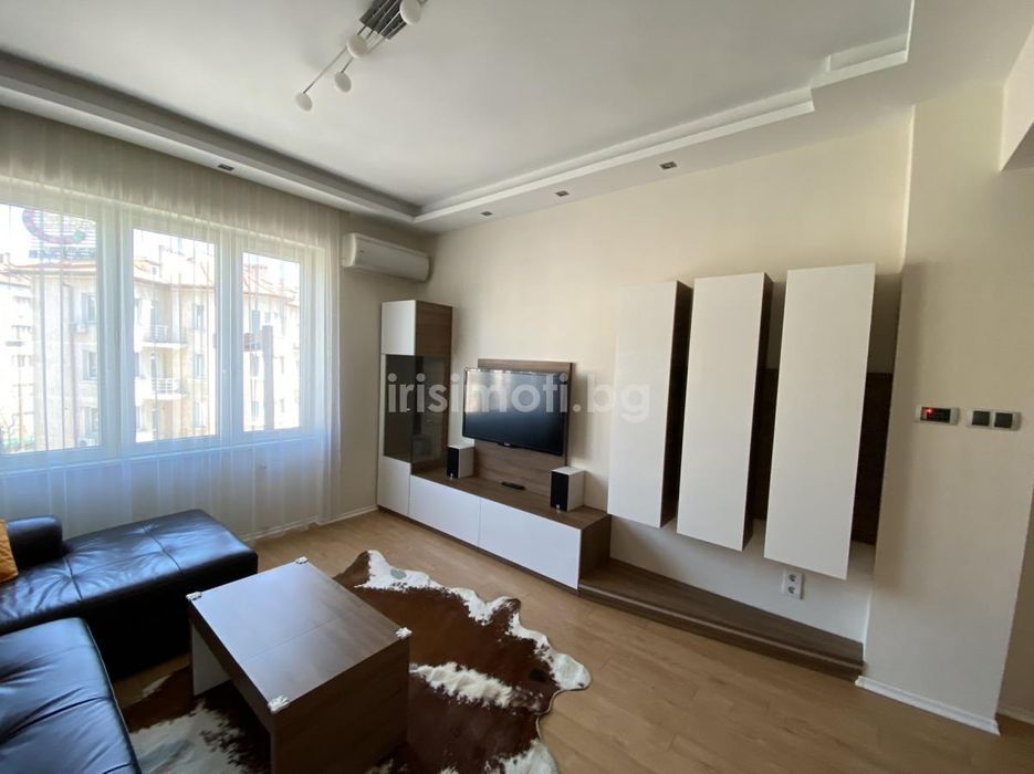 Дава се под наем Тристаен апартамент в София, Център - 82 кв.м за 950 € - Снимка #5