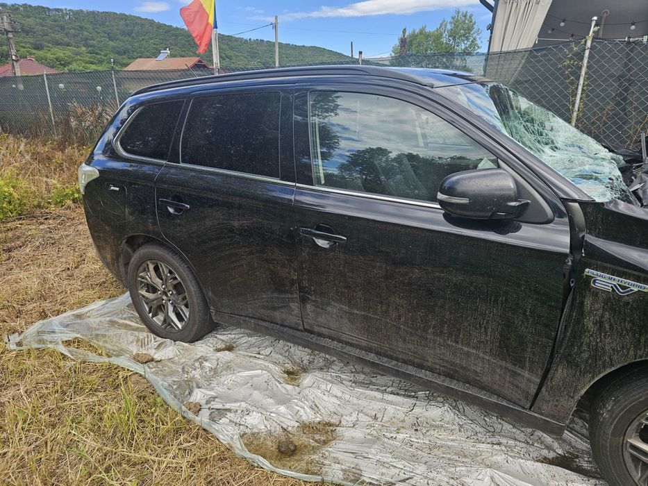 Dezmembrez Mitsubishi Outlander PHEV  2014