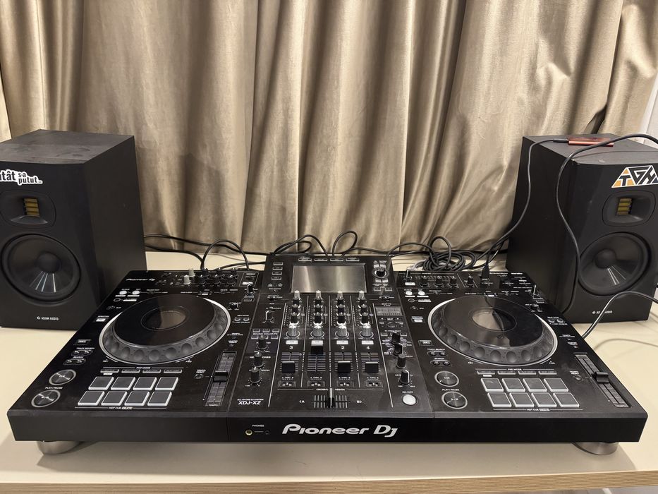 Consola DJ Pioneer XDJ-XZ Stare Excelenta, folosita aproape deloc