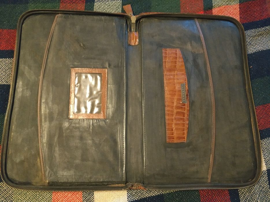 Папка из натуральной кожи крокодила