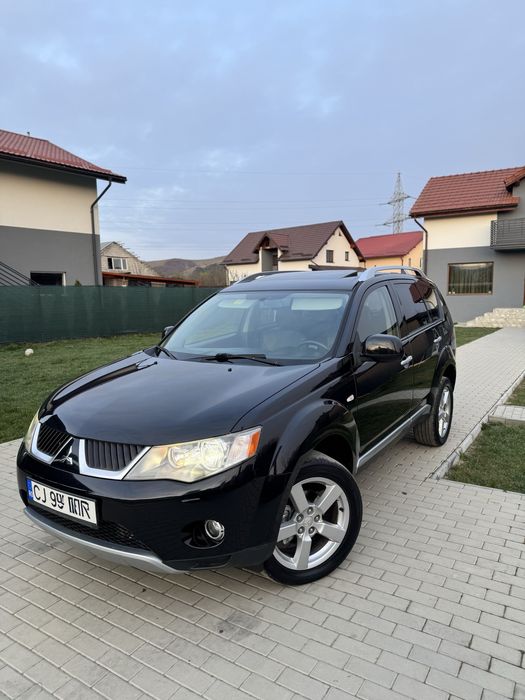 Mitsubishi Outlander 2.0 DID 4x4 -7 locuri- înmariculat
