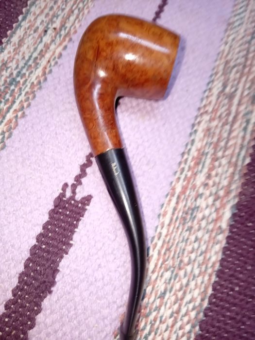 Pipa veche în stare perfecta, stantata