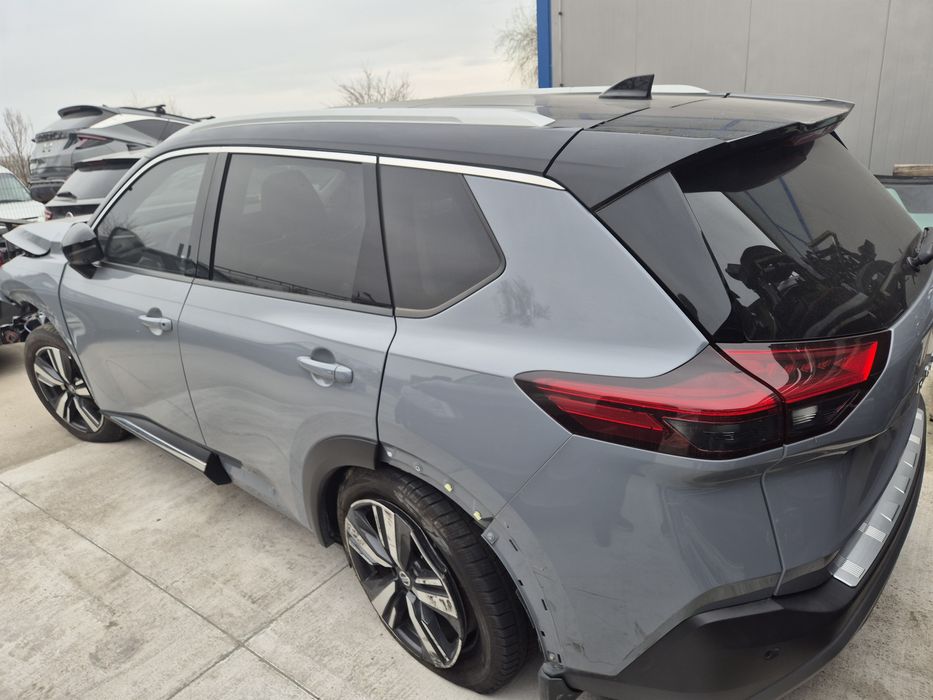 Nissan Rogue на части