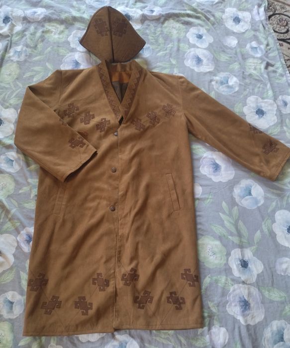 Национальный Каракалпакский чапан с головным убором, есть три вида