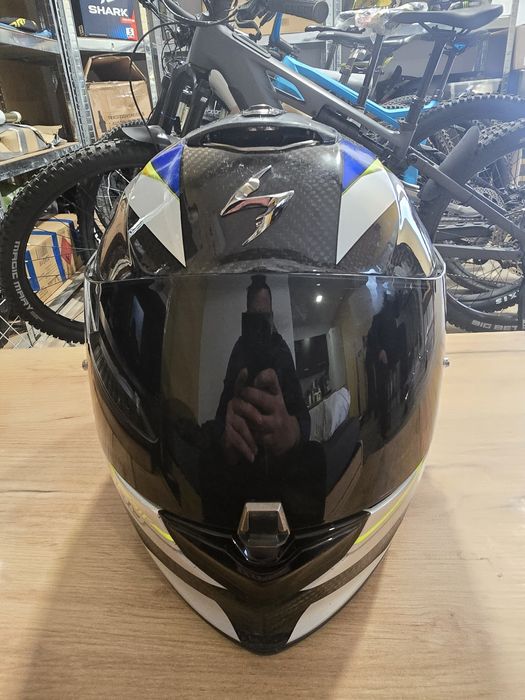 Casca Scorpion 1400 carbon, L.