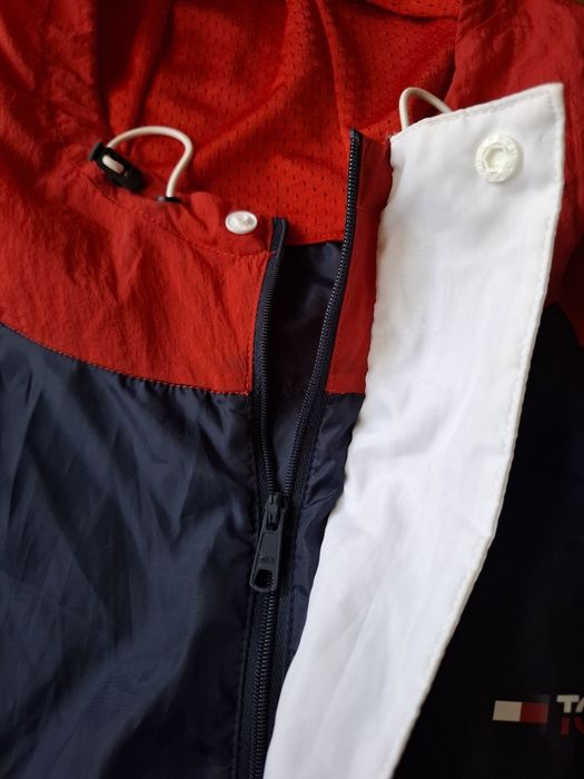 Tommy Hilfiger мъжка вегровка S- M размер.