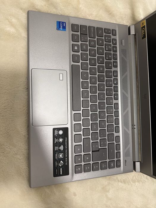 Laptop gaming Asus predator triton 300SE