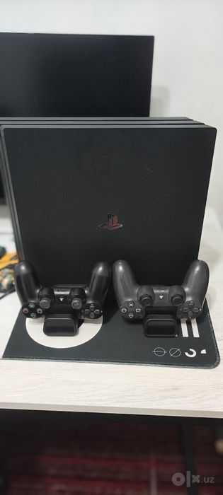 Play Station 4 pro 1 Tb