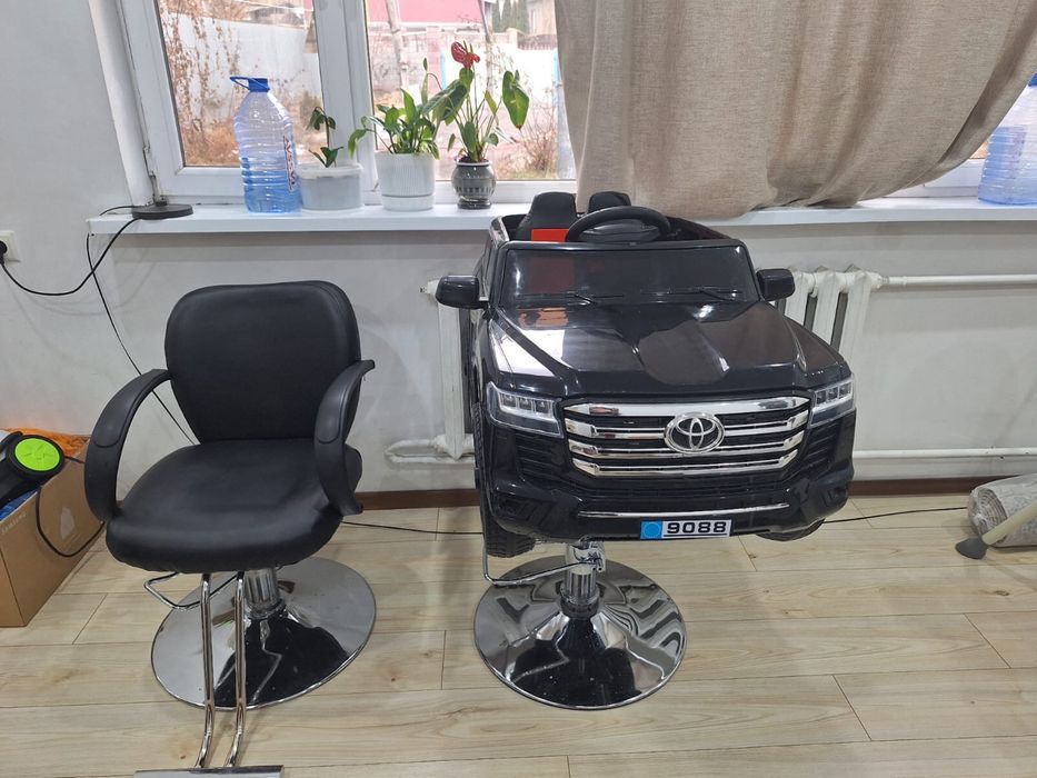 Парикмахерское кресло