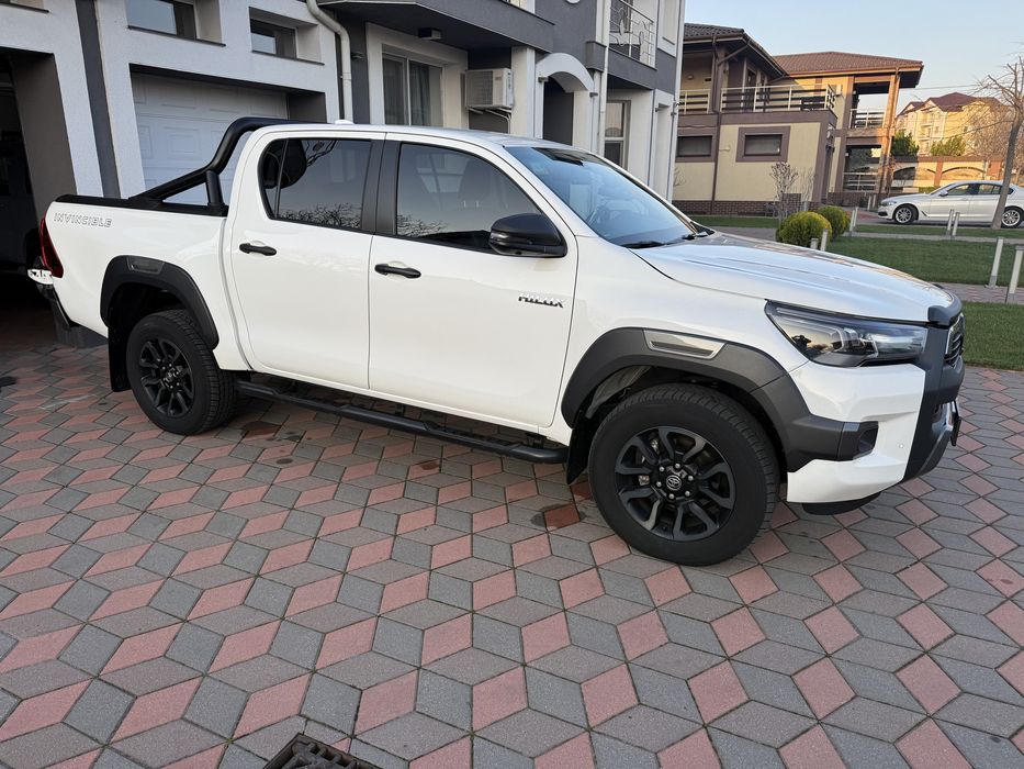 Vand Toyota Hilux 2.8D  4x4 Invincible