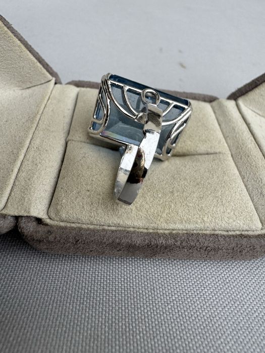 Inel din argint si topaz