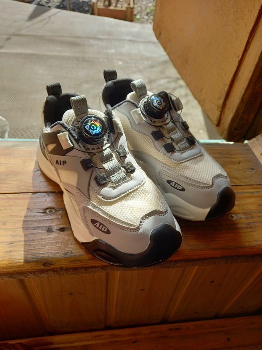 Продам детскую обувь