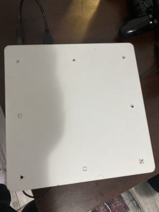 Ps 4 slim in stare buna perfect functionala CD de gta 5 si inca cateva jocuri instalate il dau cu tot cu fire si manete mentenanta facuta acm 2 sapt