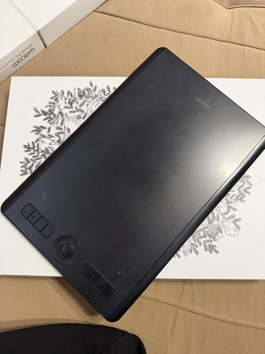 Графический планшет Wacom Intus Pro