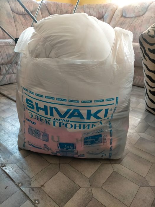 Отдам женские вещи символично