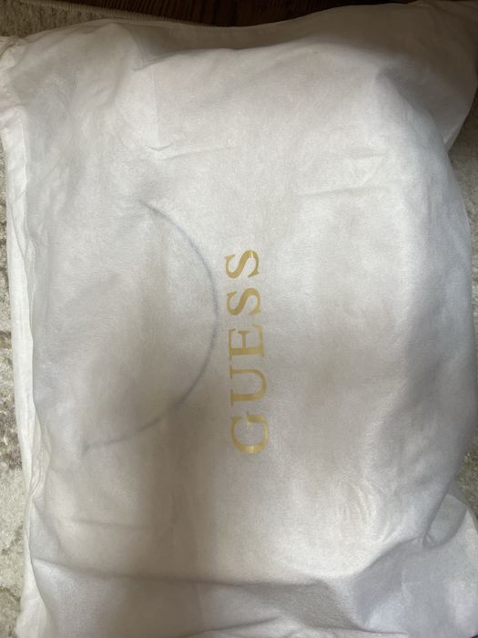 Чанти на  Guess, Desigual и Carpisa