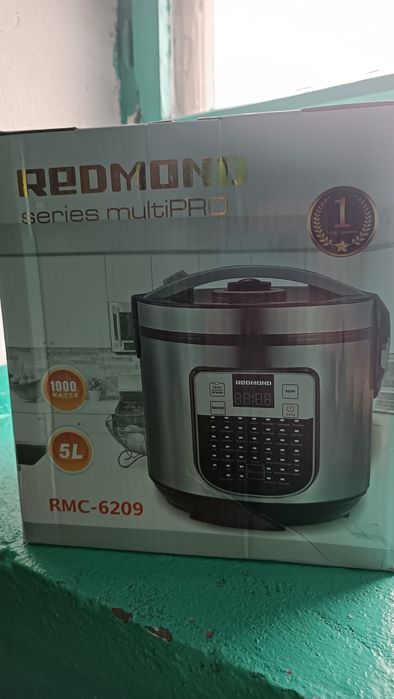 Мультиварка Redmond RMC-6209
Объем чаши: 5л.