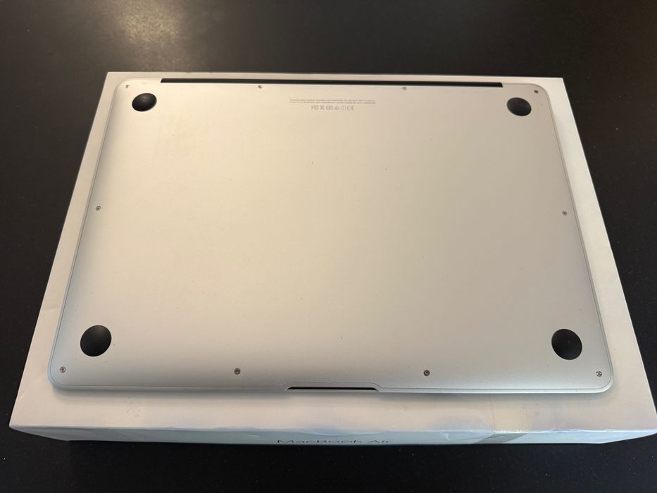 Macbook air 2015(A 1466), stare impecabilă, macOS Monterey, Cutie