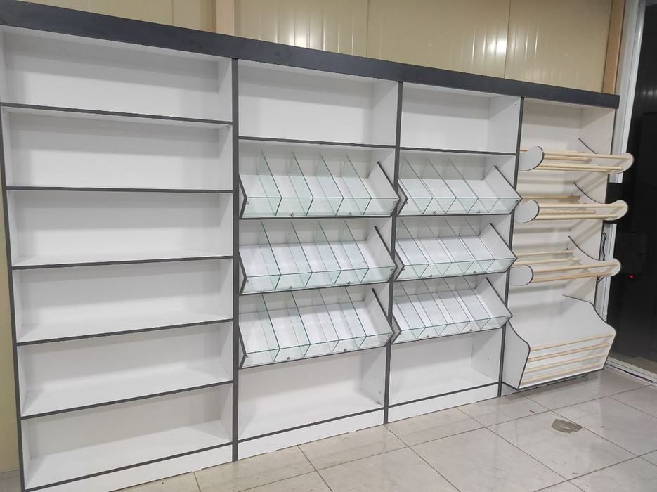 Полки стелажжи ветрины островки для магазинов и аптек.