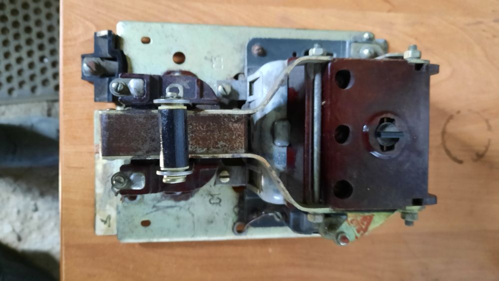 Продаю пускатель магнитный марки ПАЕ