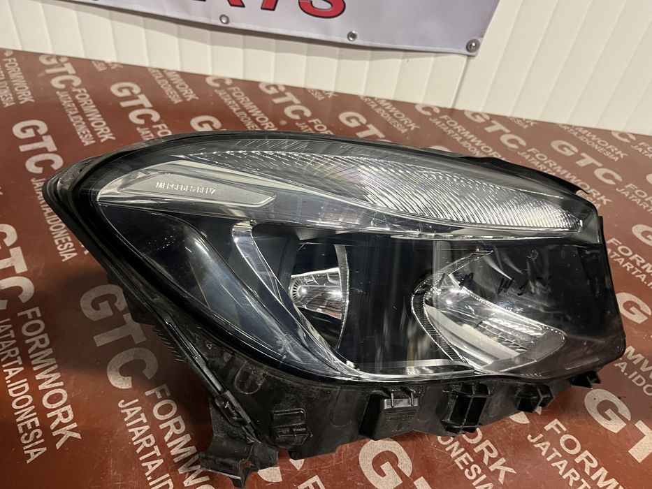 Фар Mercedes GLA W156