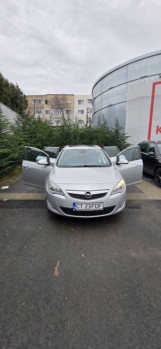Vând Opel Astra J