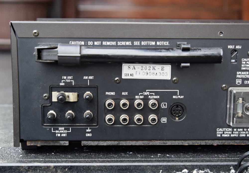 Amplituner Technics SA-202, amplificator