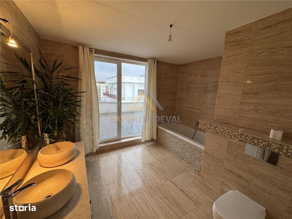 Penthouse De Vanzare  Langa Hotel Europa