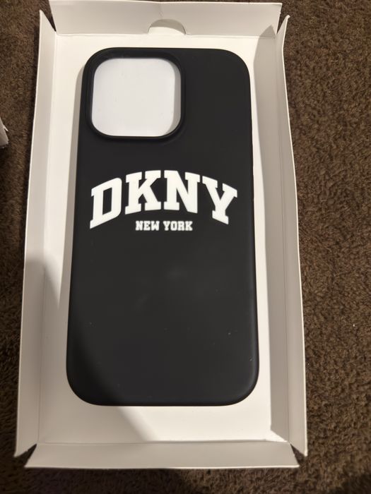 Vând Husă DKNY silicon Iphone 16 Pro