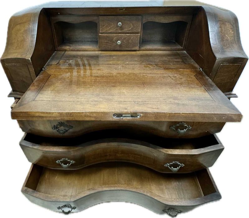 Старо писалище с интарзии