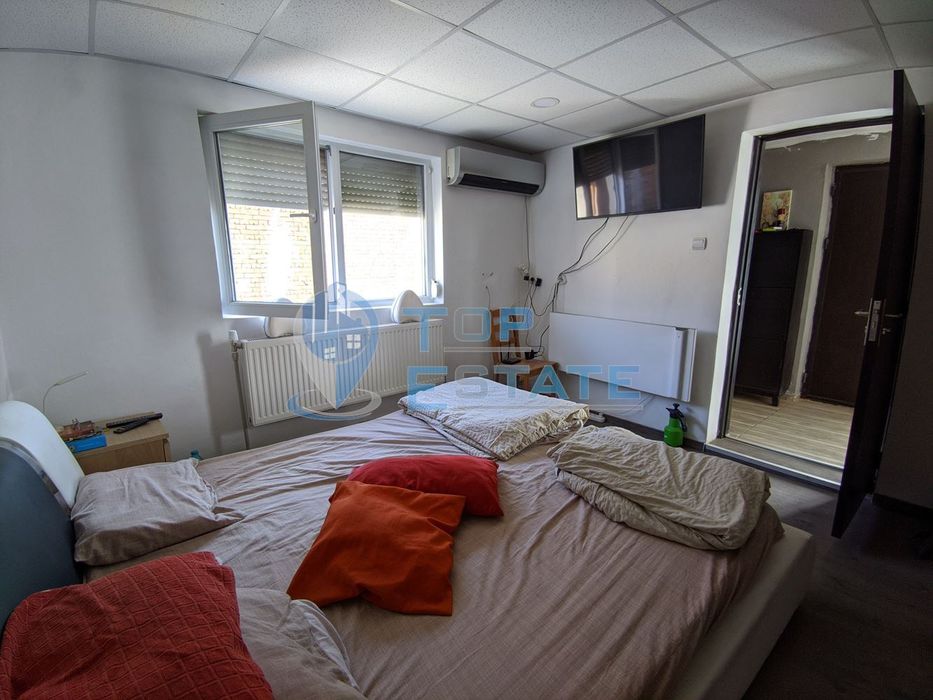 Едноетажна реновирана къща с голям двор в село Павел