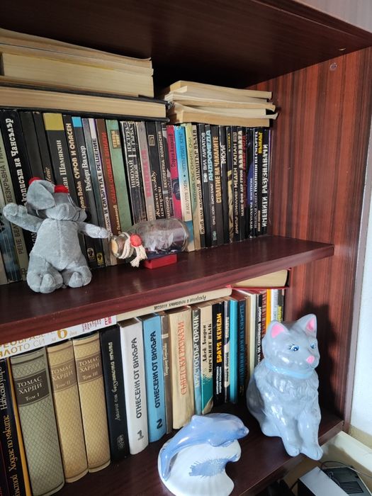 Продавам книги запазени