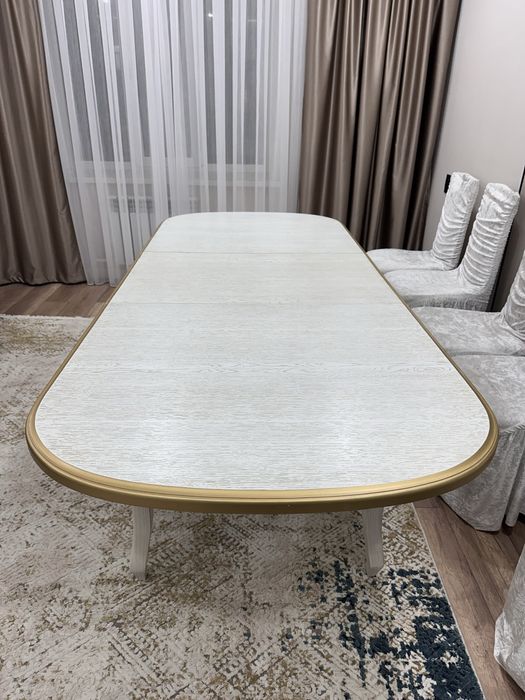 Продается стол для гостиной