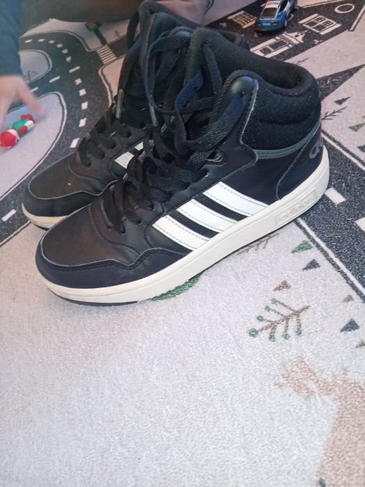 Adidasi adidas în stare buna