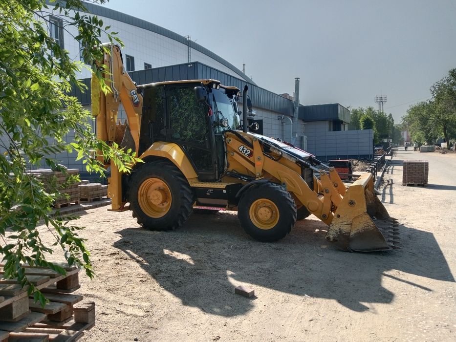 Услуги экскаватора погрузчика Cat 432