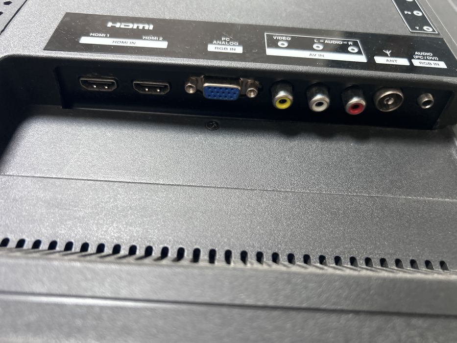 Продам нерабочий телевизор Hitachi