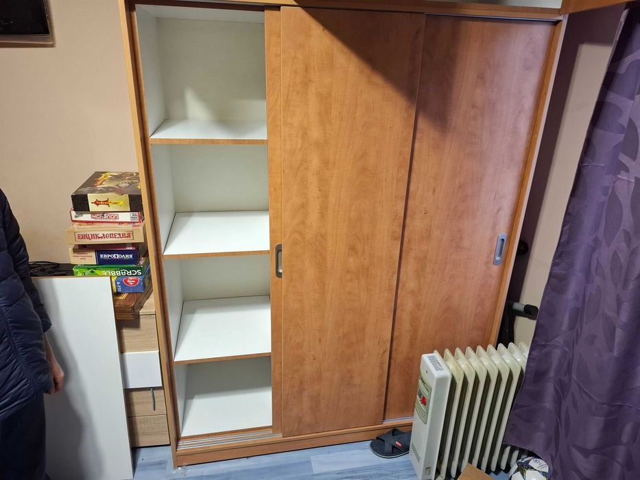 Гардероб свободно стоят или за вграждане