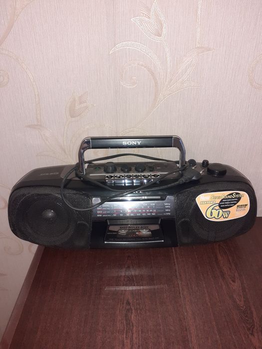 Магнитофон с кассетами